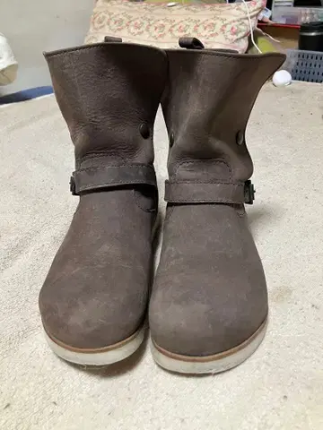 버켄스탁 다크 브라운 스웨이드 숏부츠