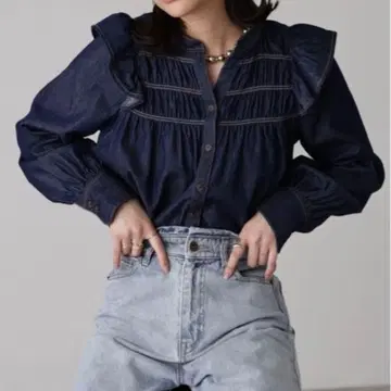 FREES MART 프리즈마트 프론트 셔링 데님 블라우스
