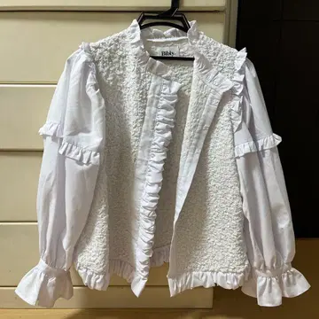 Bibiy. 화이트 긴팔 블라우스