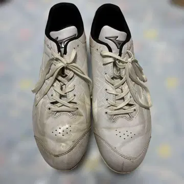 Mizuno 화이트 스파이크 슈즈 27.5 가격 인하 협상 가능