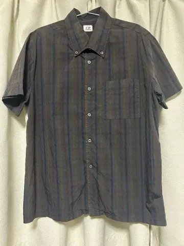 C.P. COMPANY 반팔 셔츠 다크 그레이 스트라이프