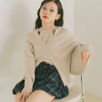 컷 아웃 슬릿 니트