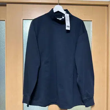 유니클로 U 브러쉬드 모크넥 T셔츠