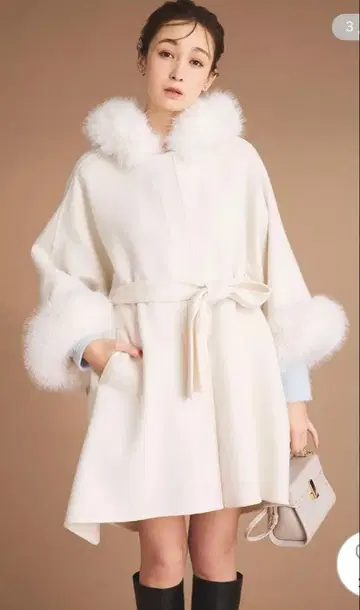 CELFORD 퍼 판초 코트 화이트