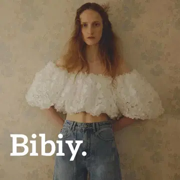 Bibiy. 상의 오프숄더