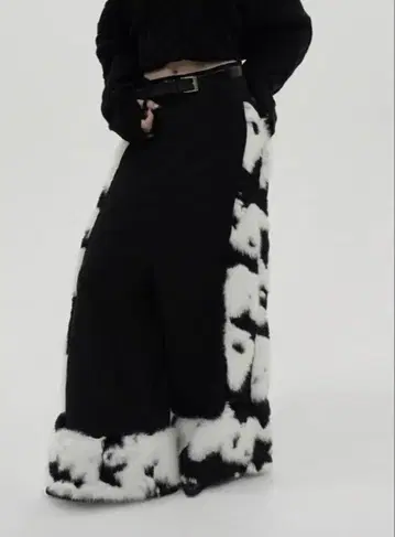 Kiss the club fur loose pants cow