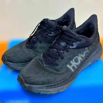 HOKA 러닝화 블랙