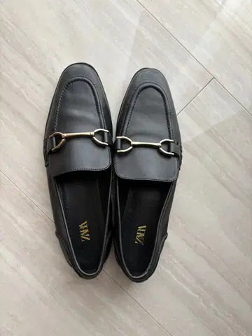 ZARA 로퍼 골드 금장 장식 25cm 39