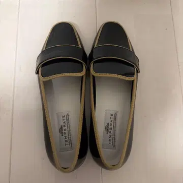 르 탈론 TEMPERATE 블랙 슬립온 합성 피혁