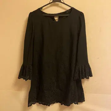 블랙 자수 장식 긴팔 원피스