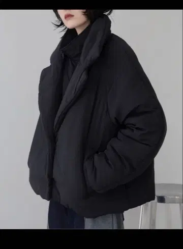 바칸시 레이어드 ZIP 몬스터 다운라이크 코트 블랙