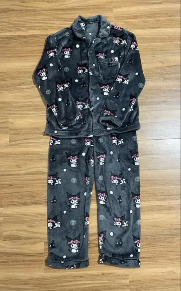 그레이의 마이멜로디 쿠로미 패턴 파자마 세트