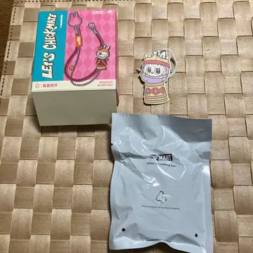 러브브 LET'S CHECKMATE 백참 펜던트 정품