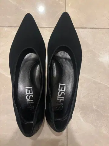 SHISEI x vibram 블랙 스웨이드 펌프스 37 사이즈
