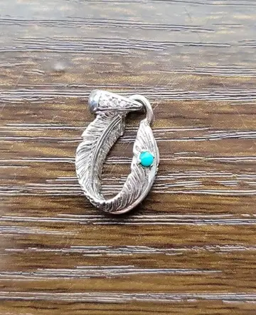 SAAD 사드 페더 터콰이즈 조 펜던트 탑 스톤