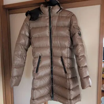 ATELIER SAB 베이지 다운 자켓 후드 부착