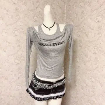 헤이세이 갸루 00s 그레이 오프숄더 티셔츠 Y2K 레이어드 스타일