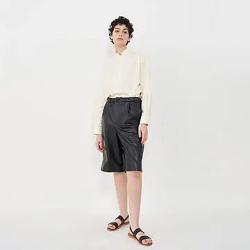 새상품 galerie vie 레더라이크 크로스 스트레치 이지 하프 팬츠