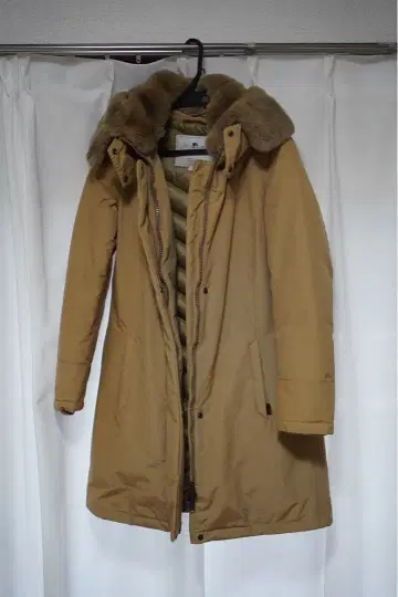 울리치 퍼 트리밍 베이지 롱 다운 자켓