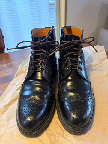 Jalan Sriwijaya 메달리온 부츠