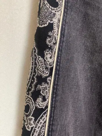 라디에이트 이소재 청바지 블랙