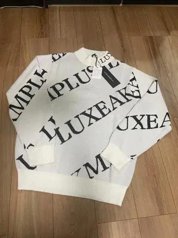[새상품] LUXEAKMPLUS 니트 스웨터 모크넥 올 패턴 사이즈 XL