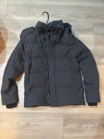 Canada Goose 네이비 다운 자켓