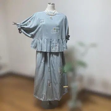 라이트 블루 프릴 셋업