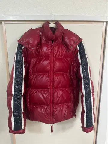 DUVETICA 듀베티카 빨간색 다운 자켓 후드 부착