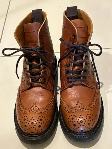 Tricker's 윙팁 숏부츠 사이즈 4-4
