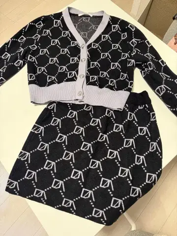 XOXO kisskiss 니트 스커트 셋업