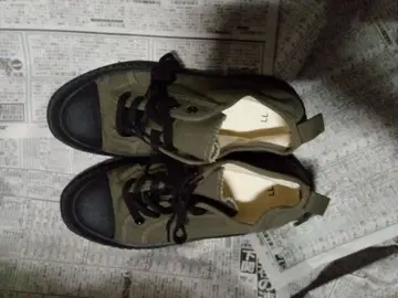 올리브색 LL 스니커즈