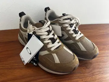 Oakley DANIT 브라운 스니커즈