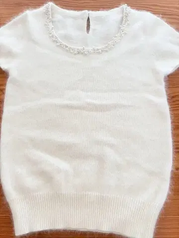 모헤어 니트 스웨터 화이트 펄 비쥬 스타일리시 복슬복슬 로페