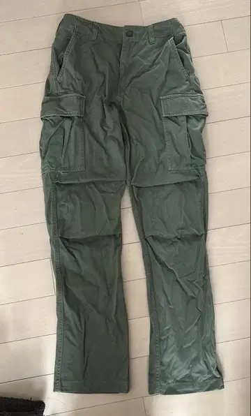 AVIREX 올리브 그린 퍼티그 카고 팬츠