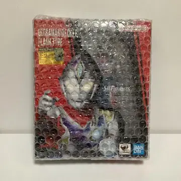 S.H. 피규아트 울트라맨 데커 플래시 타입 미개봉 새상품