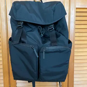 [UNIQLO 유니클로] 멀티 포켓 백팩 블랙