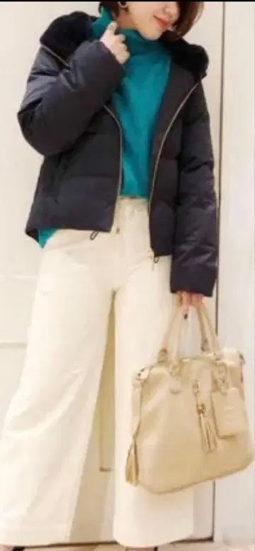 앤디콜 네이비 보아 후드 부착 다운 자켓