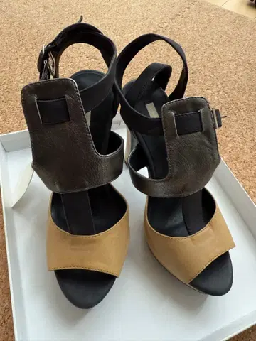 DOROA 샌들 베이지