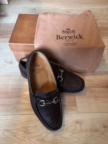 Berwick 다크 브라운 비트 로퍼