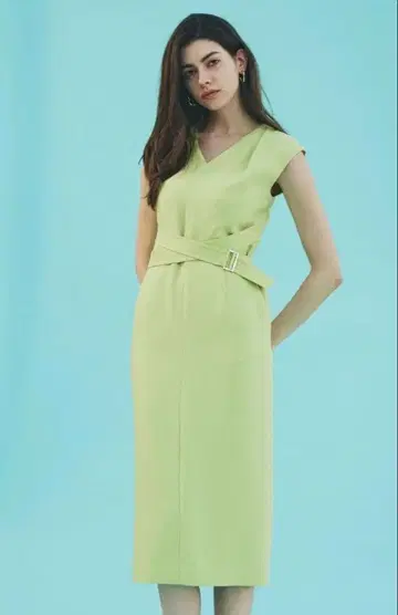 라임 그린 V넥 무릎 기장 원피스