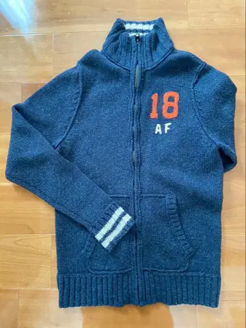 Abercrombie & Fitch 두꺼운 원단 네이비 스웨터 L 사이즈
