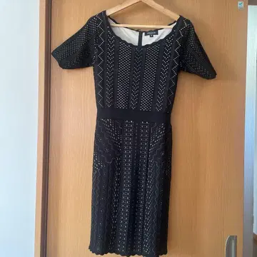 emiria M 사이즈 반팔 무릎 기장 원피스