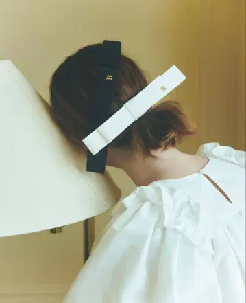 bibiy. 리본 머리핀 ( 화이트 )