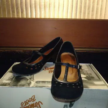 Used 새상품급 치에 미하라 블랙 T스트랩 펌프스