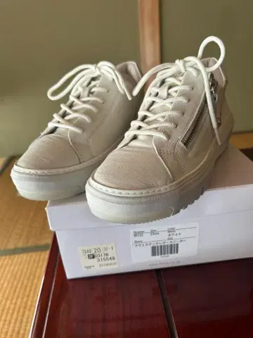 화이트 가죽 스니커즈 사이드 지퍼