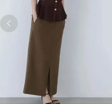 브라운 타이트 스커트 슬릿 포함