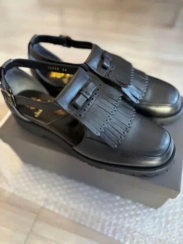 쇼세/chausser 블랙 샌들