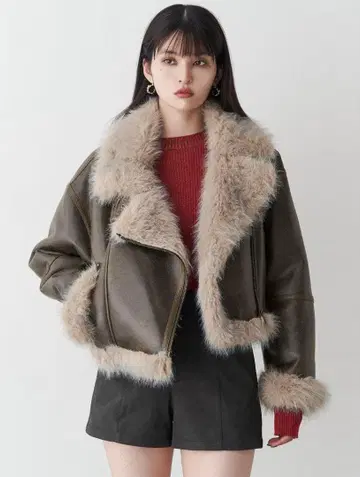 MURUA 언이븐 숏 페이크 무스탕 자켓 카키 무스탕