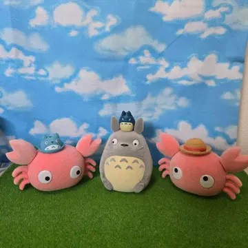 토토로와 메이 카니의 캡슐 토이 세트